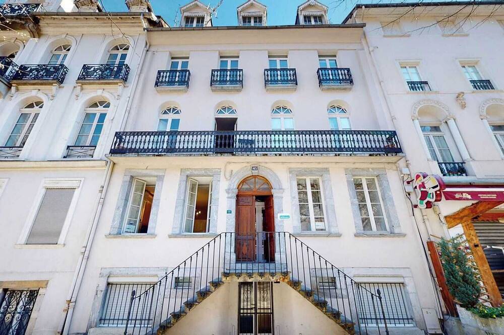 Ganze Wohnung, Herrliche T4 in der Etigny Gasse - 90m² - Spezialkur und Urlaub in den Bergen in Luchon-Superbagnères, Bagnères-de-Luchon
