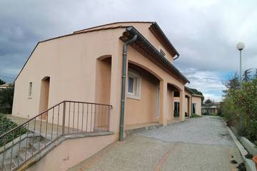 Location de vacances pour 4 personnes, avec jardin et terrasse à Laure-Minervois