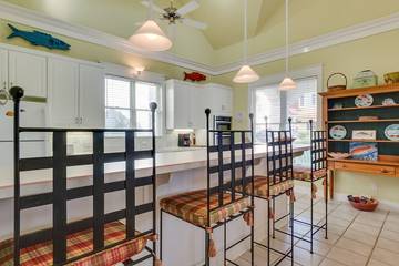 Vacation House for 6 Guests in Tang-O-Mar Beach, Miramar Beach, Picture 3
