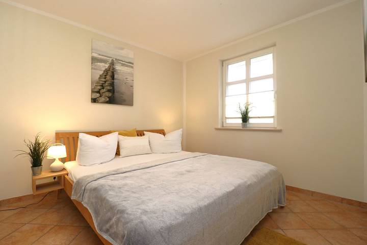 Ganze Wohnung, Ferienwohnung mit Terrasse in zentraler Lage in Wustrow, Fischland