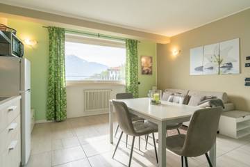 Ferienwohnung für 4 Personen, mit Pool und Ausblick sowie Balkon in Pianello del Lario