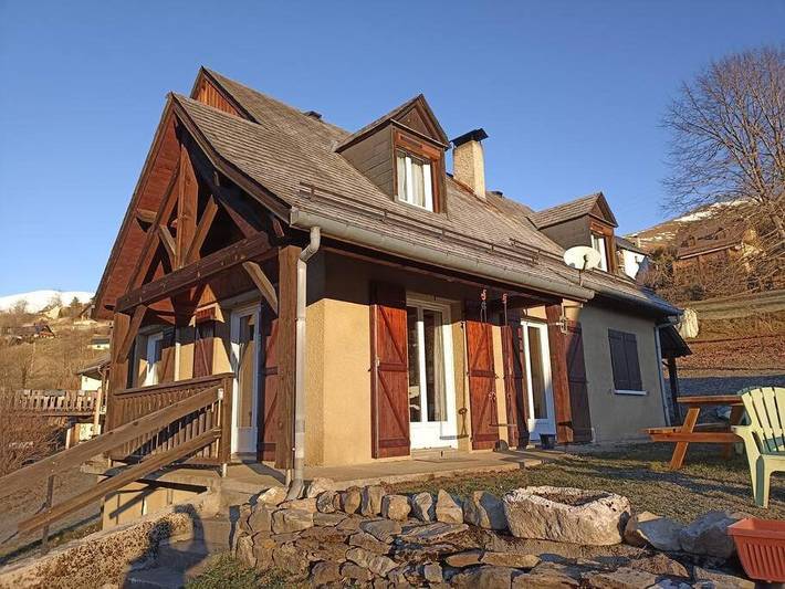 Location de vacances pour 8 personnes, avec jardin et vue à Poubeau