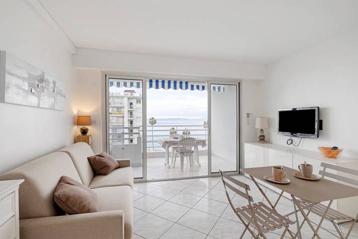 Location de vacances pour 2 personnes, avec balcon dans Plage de Juan-les-Pins
