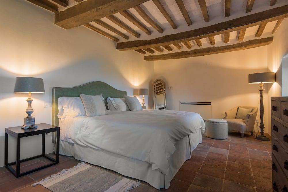 Villa Sovrana - Ten Bedroom Villa, Sleeps 20 in Perugia, Perugia Province
