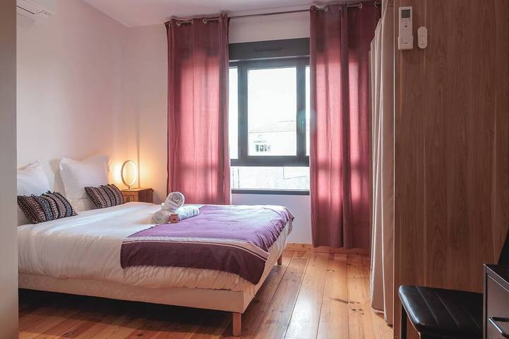 Location de vacances pour 8 personnes, avec piscine et jacuzzi dans Saint-Étienne-sur-Chalaronne - 4