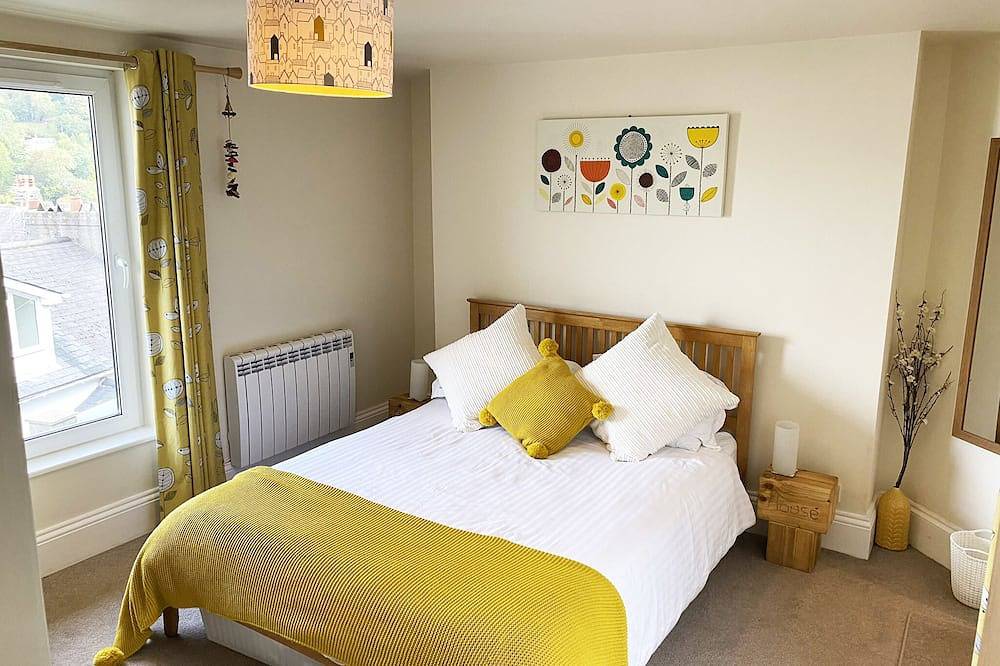Chapel House - Stunning River Views - Sunny Balcony - Parking Nearby in Kingswear, Devon