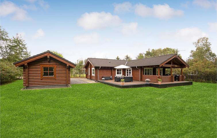 Ferienhaus für 6 Personen, mit Terrasse und Whirlpool sowie Garten