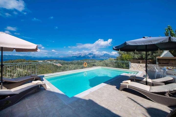 Villa for 4 people, with Garden and Pool in Meganisi