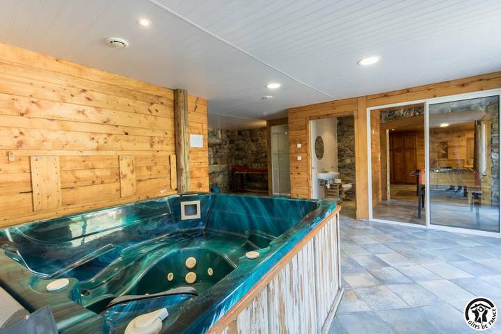 Casa de huéspedes para 15 personas, con Balcón/Terraza y Jacuzzi además de Terraza y Jardín en el Valle de Aran - 2