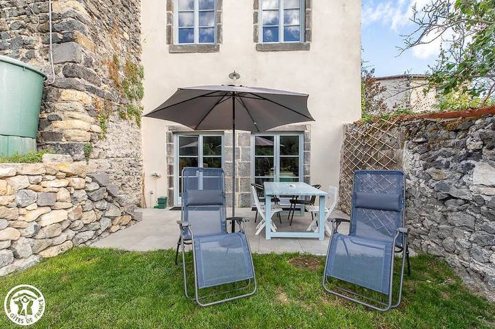 Location de vacances pour 4 personnes, avec jardin et balcon à Saint-Saturnin (Puy-de-Dôme)