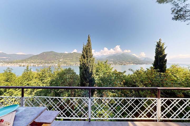 Villa per 6 persone, con balcone e giardino in San Felice del Benaco