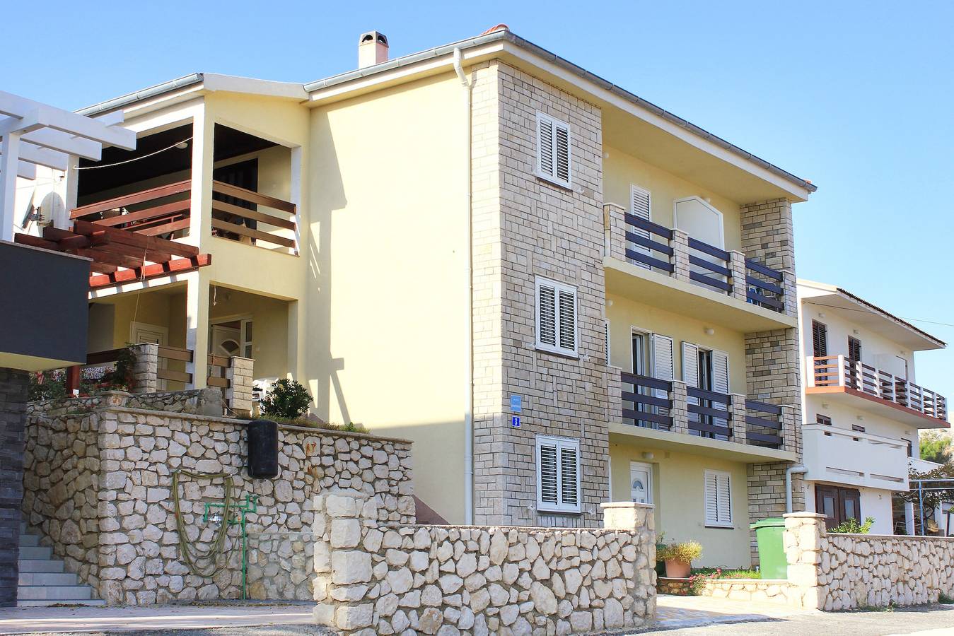 Cijeli apartman, Dvosobni apartman s terasom i pogledom na more Pag -b in Gradska plaža (Pag), Grad Pag