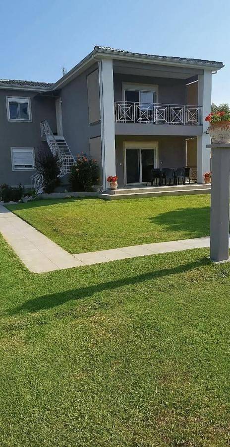 Gîte pour 5 personnes, avec Balcon et Terrasse ainsi que Jardin et Vue dans Ormos Panagias