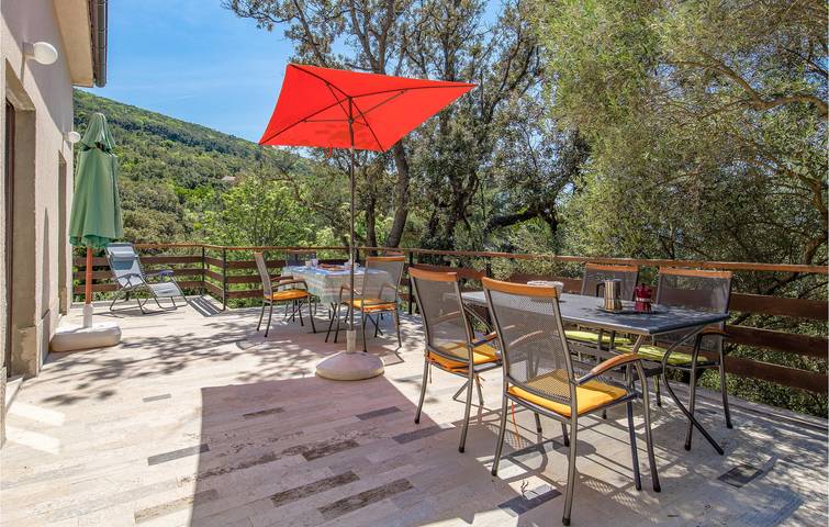 Ganze Ferienwohnung, Urlaub am Meer: Gemütliche 2-Zimmer-Wohnung mit Terrasse und WLAN in Martinscica, Cres