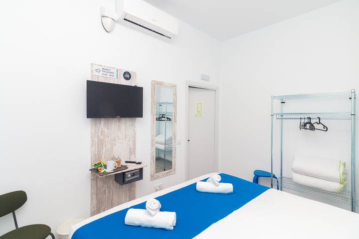 Cozy Pension in Valencia with A/C, WiFi & Close to City Center in l'Olivereta, Valencia