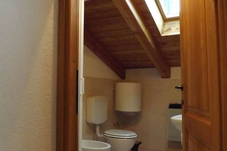 Maison Dans Un Ancien Village disponible en juillet in Châtillon (Village), Comune di Châtillon