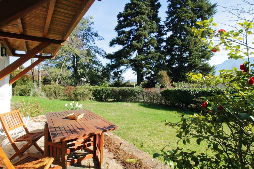 Entire apartment, Comfortable garden level 2 minutes from the lake on foot! in Le Bourget-du-Lac, Chambéry region