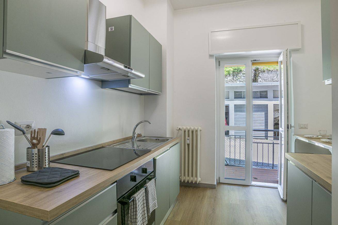 Appartamento intero, Guesthost - Comfy Flat with Balcony in Como, Lago di Como