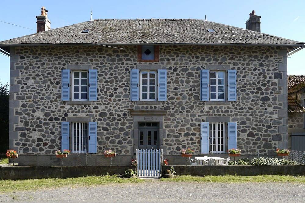 Maison auvergnate dans le calme, 8 personnes, 4 chambres, tout confort in Vézac (Cantal), Région d'Aurillac