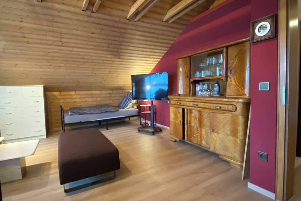 Ganze Wohnung, Großzügige Ferienwohnung ca. 100 qm mit Balko und schöner Aussicht in Parkstein, Naturpark Nördlicher Oberpfälzer Wald
