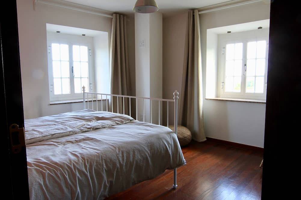 Lovely home with ocean views just a 5 minute walk to stunning beaches! in Ortigueira, Galician Coast