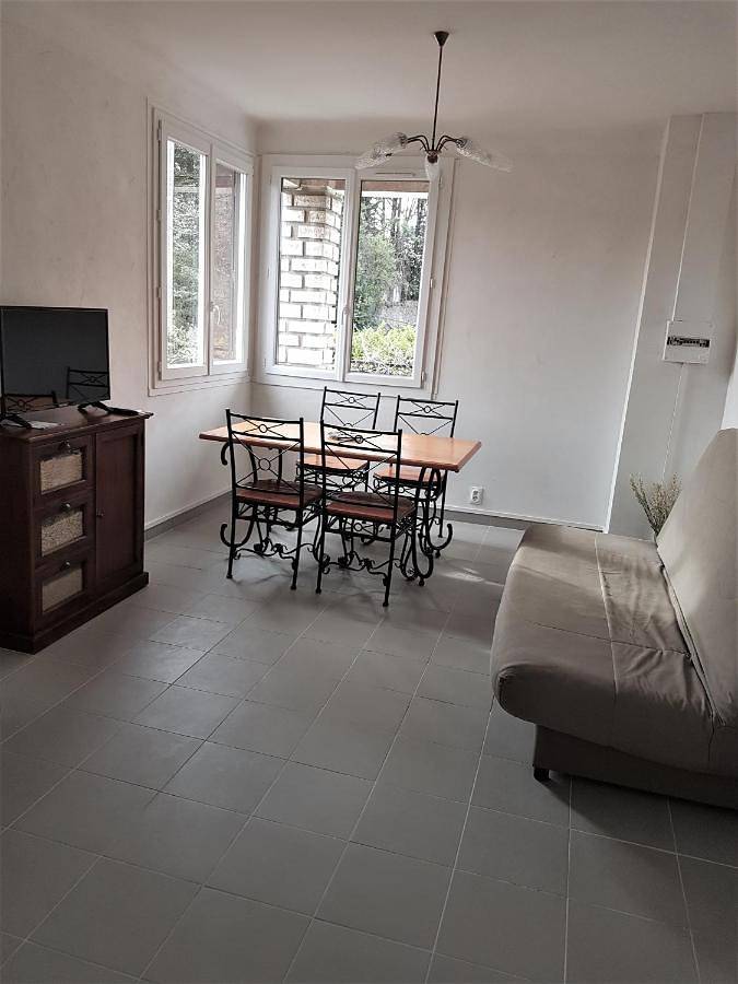 Gîte pour 4 personnes, avec terrasse et piscine à Saint-Hilaire-de-Brethmas - 3