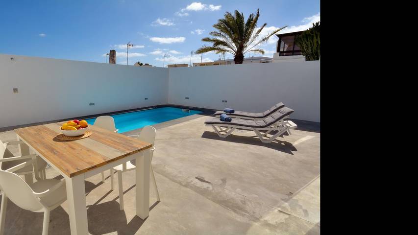Villa Sunrise Private Pool Puerto del Carmen By Pvl in Puerto del Carmen, Tías