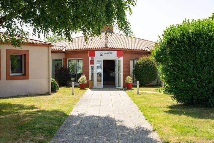 Hôtel pour 2 personnes, avec terrasse ainsi que jardin et vue à Chambretaud - 2