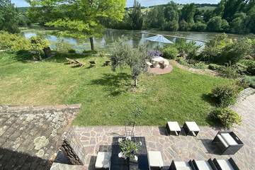 Gîte pour 16 personnes, avec jardin et terrasse, animaux acceptés à Touvre