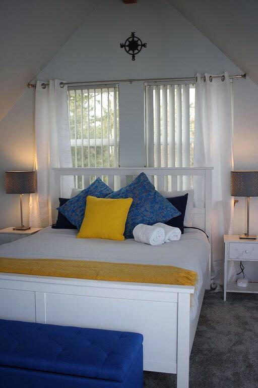 Bright Cheery House w/ outlet for Ev Charge, fire pit, close to beach & trails in Ocean Shores, Grays Harbor County