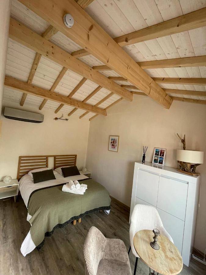 Chambre d’hôte pour 2 personnes, avec vue et jardin