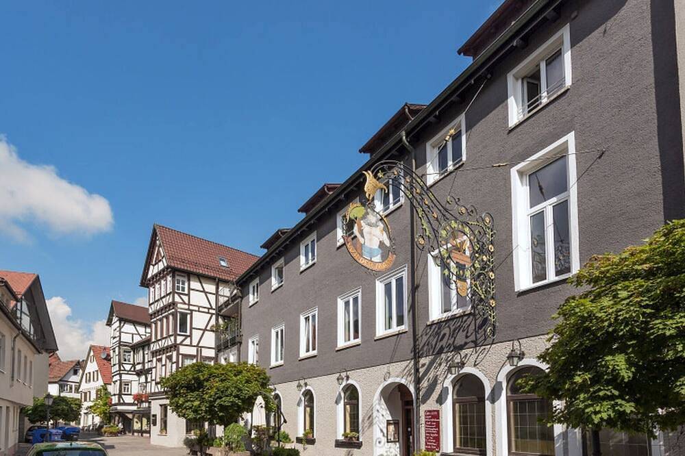 Ganze Wohnung, Einzelzimmer mit Dusche und Wc in Bad Urach, Albsteig Etappe 9