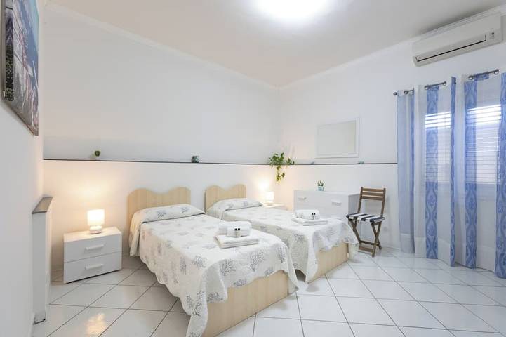 Appartamento intero, Stupenda casa con parcheggio privato incluso e vista su Positano in Positano, Sorrento Coast