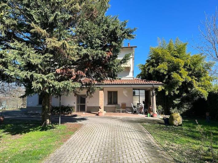 Appartamento per 4 persone, con Balcone e Terrazza nonché Giardino e Panorama a Reggio Emilia