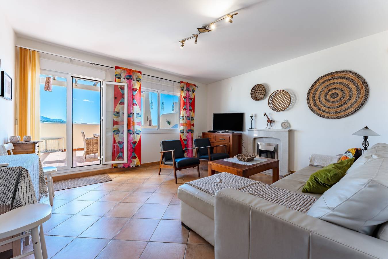 Apartamento entero, Apartamento 'Las Terrazas' con vistas al mar, Wi-Fi y aire acondicionado in La Cala de Mijas, Mijas