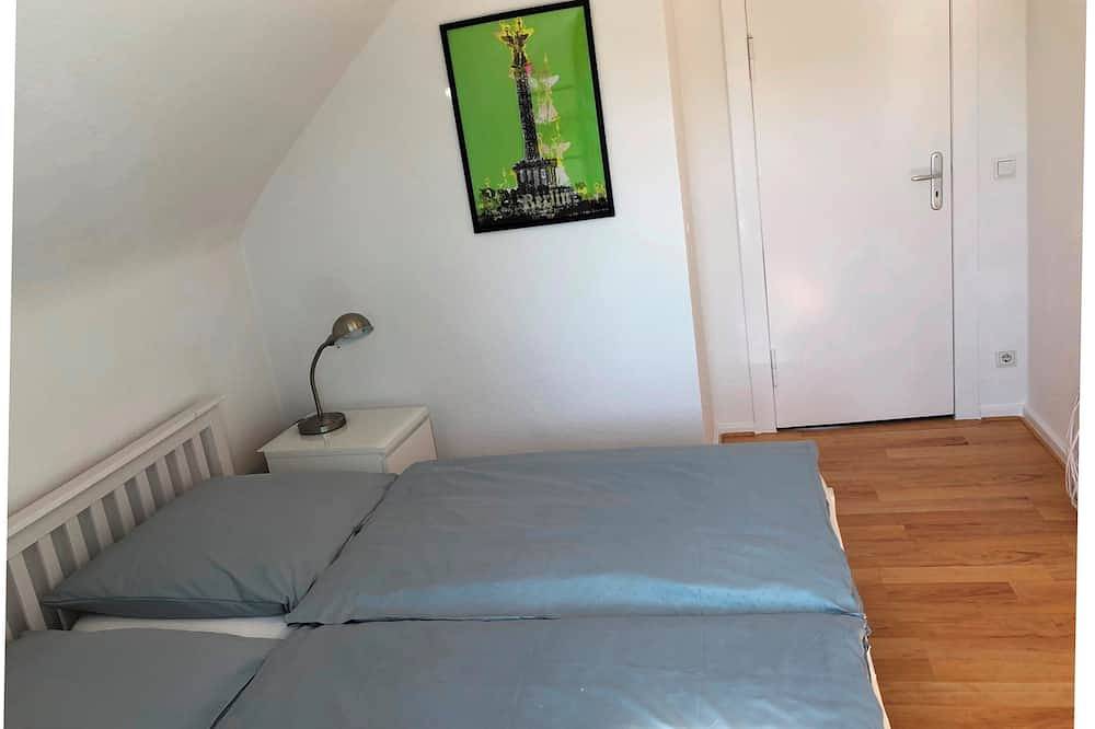 Ganze Wohnung, Gemütliche Dachgeschosswohnung nähe Messe/Zob, Olympiastadion und der Waldbühne in Westend Berlin, Berlin