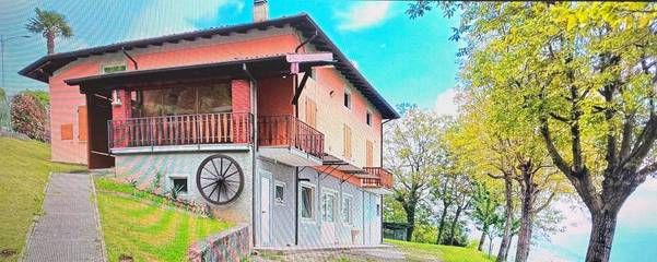 Gîte pour 4 personnes, avec jardin ainsi que vue et terrasse, animaux acceptés à Mura