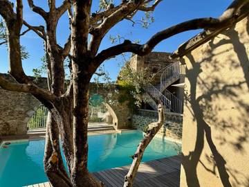 Cottage pour 2 personnes, avec piscine et terrasse ainsi que jardin et vue à Grillon