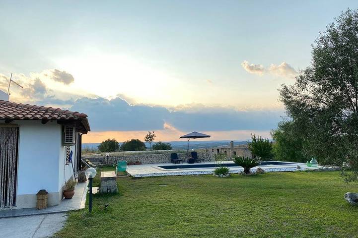 Villa per 4 persone, con giardino e terrazza ad Avola