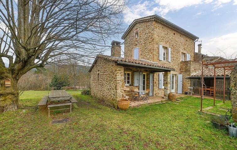 Location de vacances pour 9 personnes, avec Jacuzzi et Jardin à La Vernarède