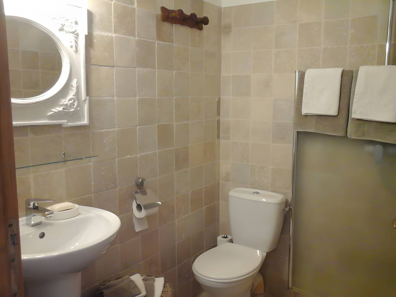 Bed and Breakfast 'Les Lilas' with Shared Pool, Shared Terrace and Wi-Fi in Carcès, Brignoles region