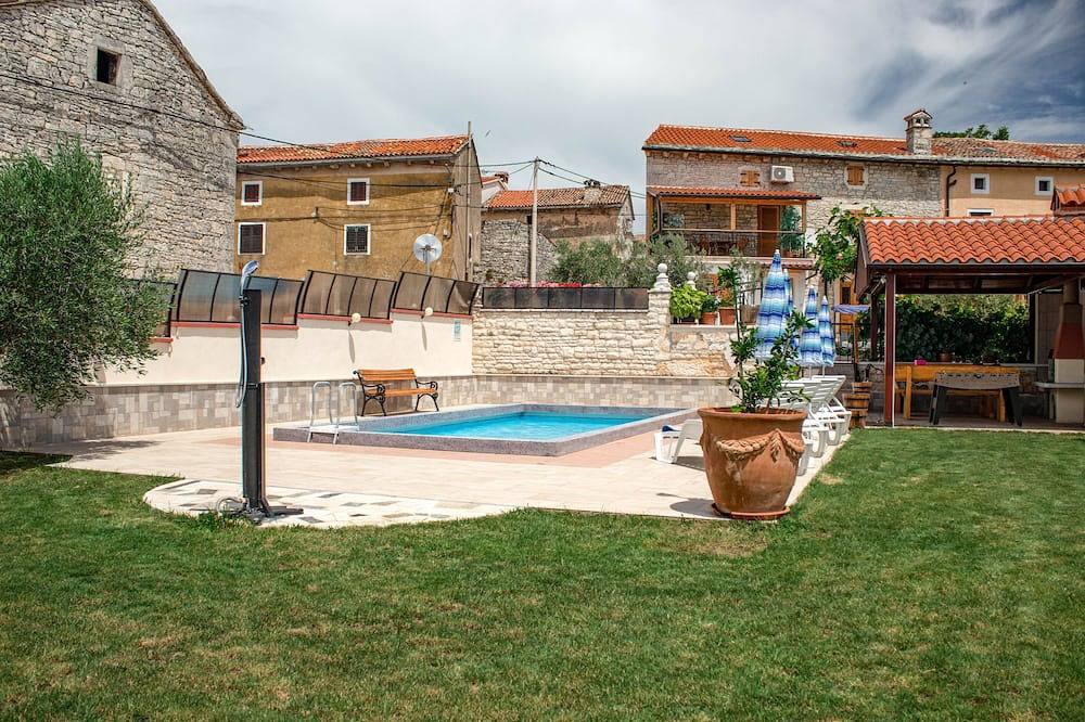 100 Jahre altes Steinhaus mit Terrasse, Garten und Pool - 4 Personen Urlaub in Režanci, Svetvinčenat
