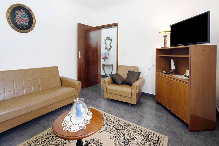 Holiday Home 'Casa Das Hortênsias' with Sea View, Private Terrace and Wi-Fi in Raminho, Terceira (Azorerna)