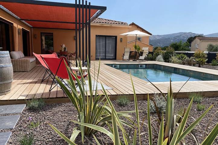 Villa for 4 people, with terrace and garden in Marseille