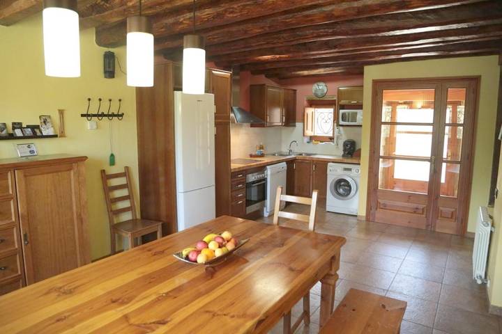 Casa de vacaciones para 10 personas, con piscina además de vistas y jardín en Solsonés - 3