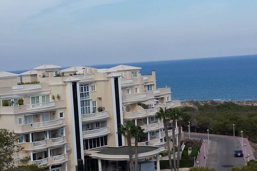 Apartamento entero, Lujoso apartamento con vista directa al mar (Wifi gratuito, a 5 minutos de la playa) in Playa Moncayo, Guardamar del Segura