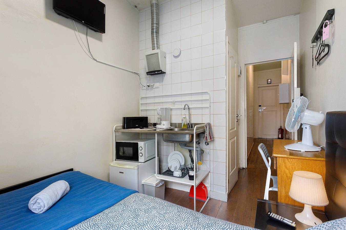 Compact Studio with Private Bathroom - Amoreiras Lisbon' with Wi-Fi in Lisboa, Costa de Lisboa