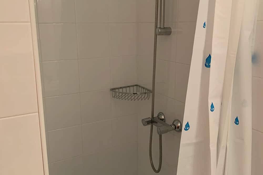 Apartamento entero, Apartamento con piscina, jardines compartidos y vistas al mar in Arenal d'en Castell, Es Mercadal