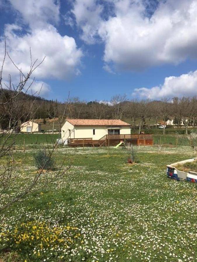 Location de vacances pour 6 personnes, avec jardin à Rouvenac
