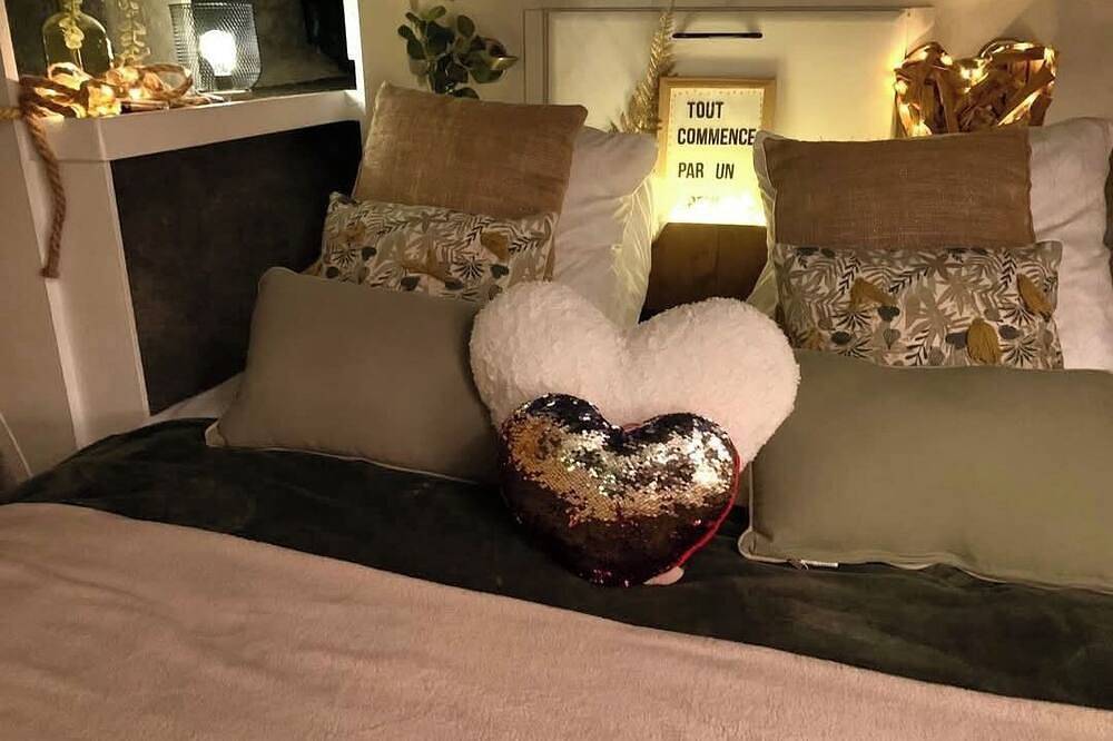 Le Carpe Diem Year-round heated boat Close to beach and shops in Calais, Calais und Umgebung